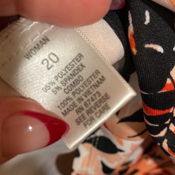 Scuba fit and flare peek a boo shoulder dress plus size floral print - Picture 4 of 9